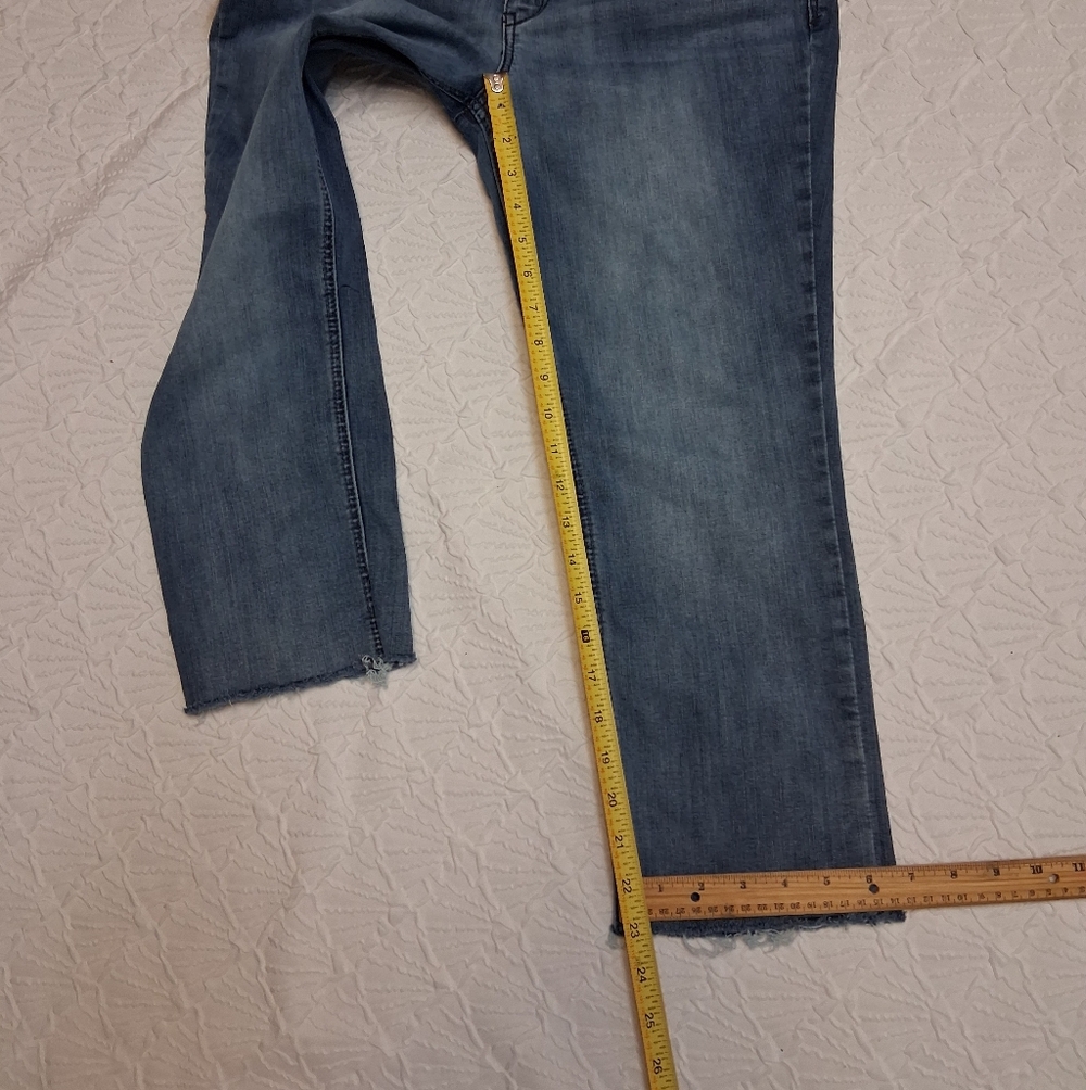 Democracy Cropped Blue Jeans Size 8p - Picture 12 of 16